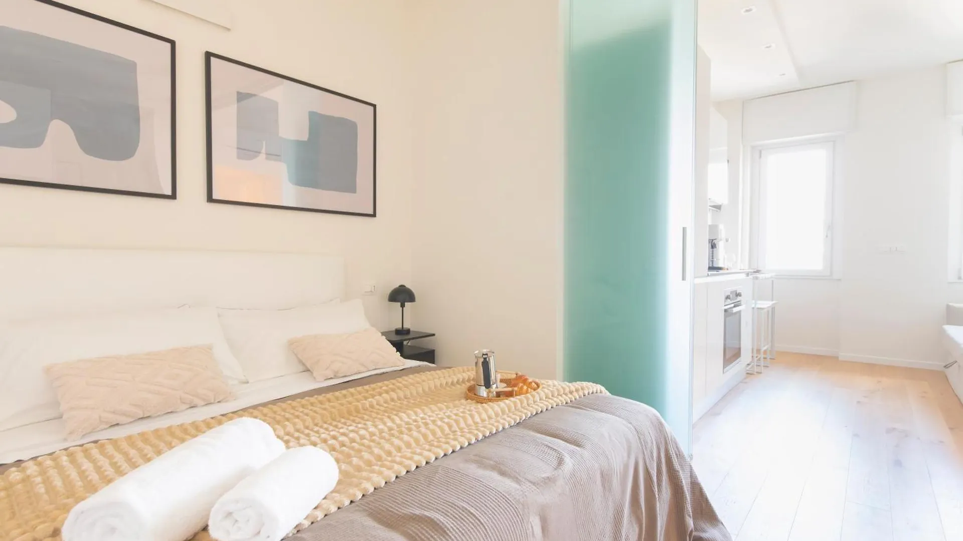 Apartment Modern & Stylish Near Isola & Central Station Milan