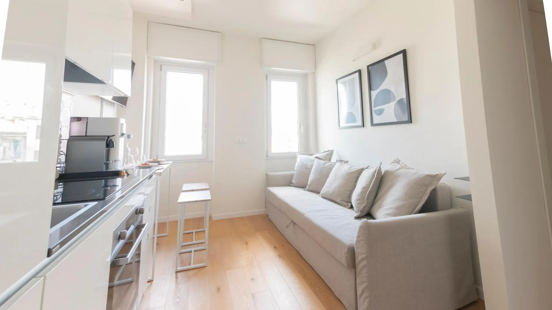 Modern & Stylish Near Isola & Central Station Milan Italy