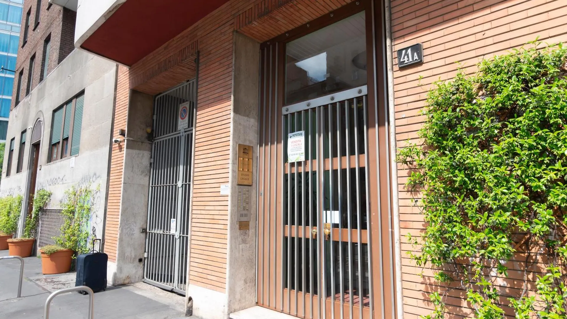Modern & Stylish Near Isola & Central Station Milan Italy