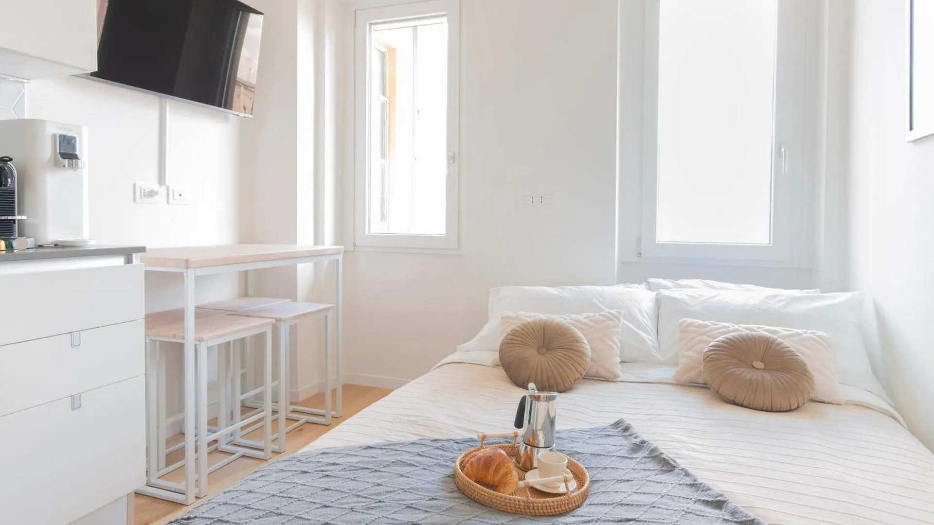 Modern & Stylish Near Isola & Central Station Milano