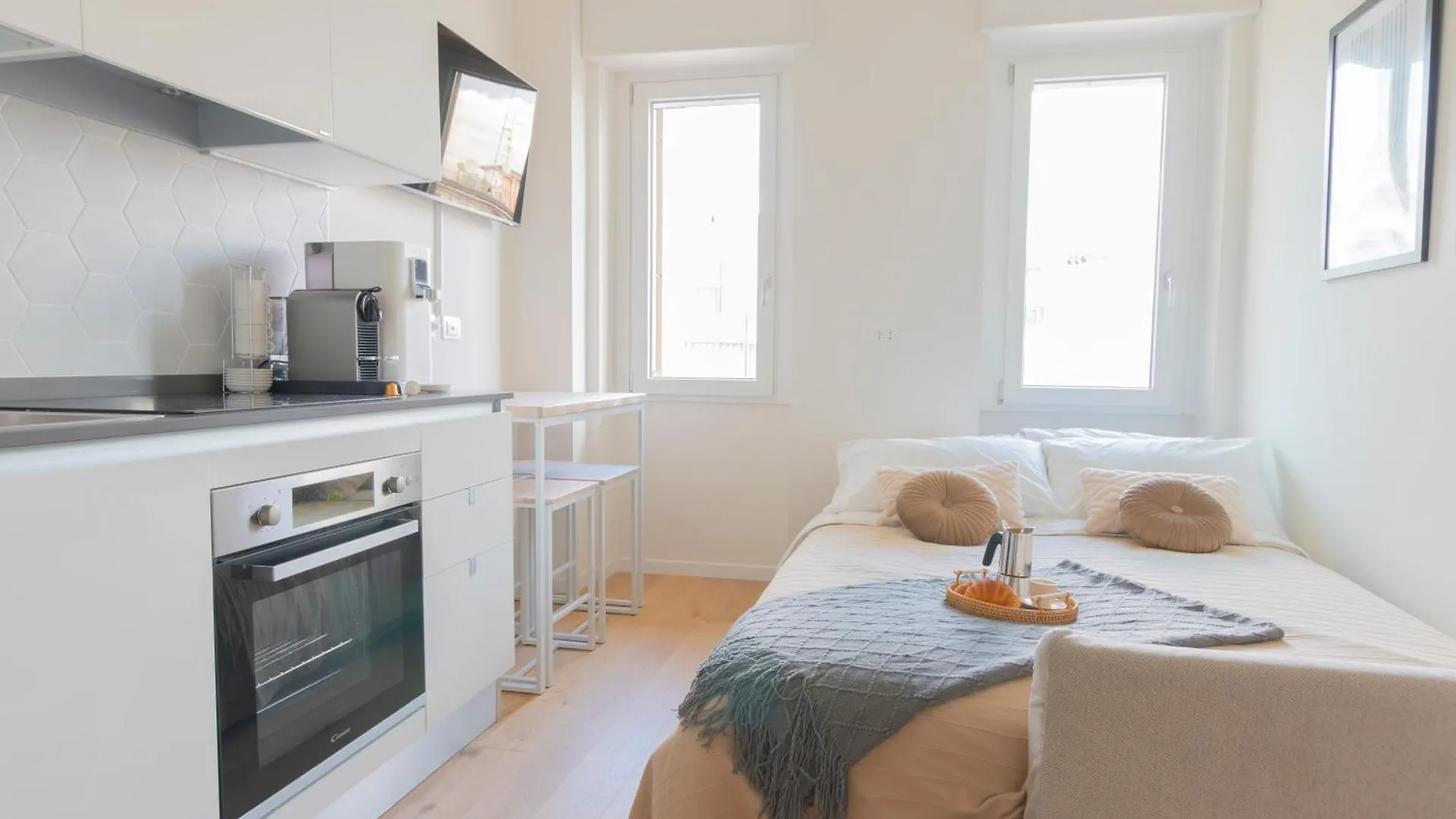 Modern & Stylish Near Isola & Central Station Milano 0*,