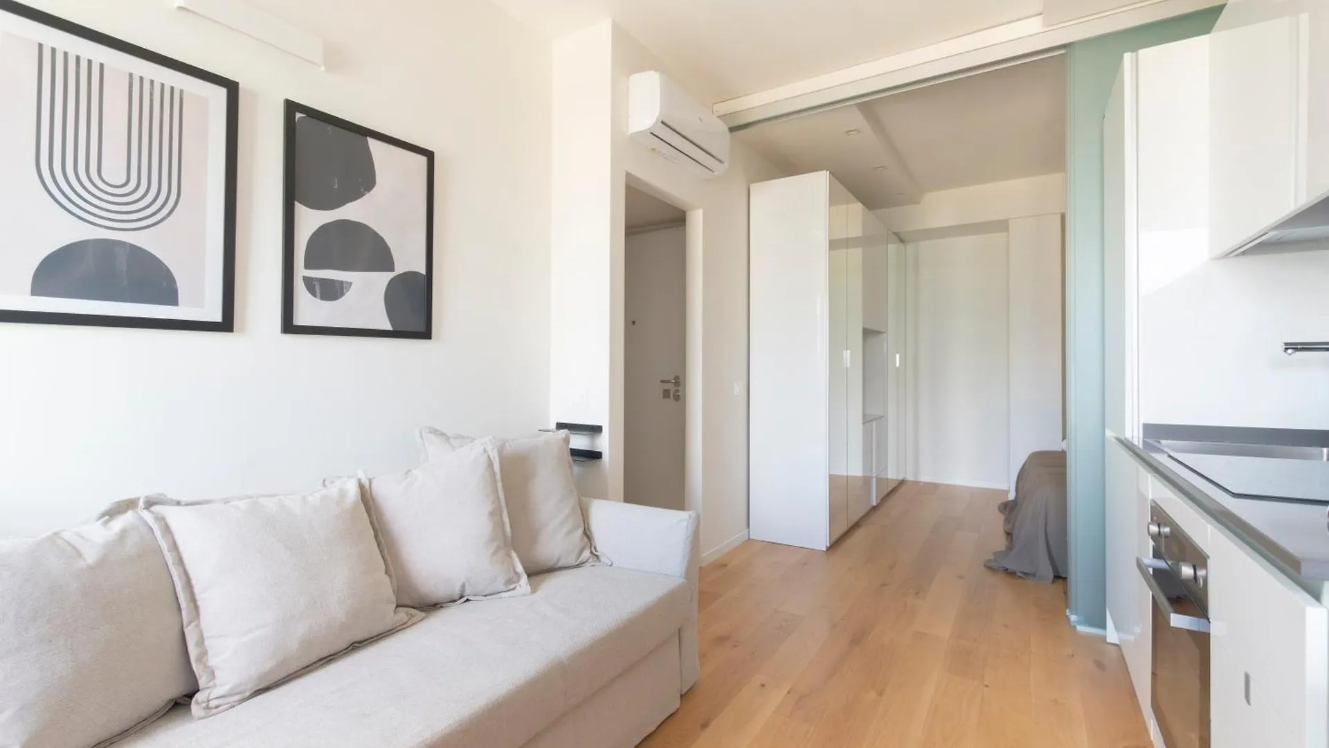 Modern & Stylish Near Isola & Central Station Milano