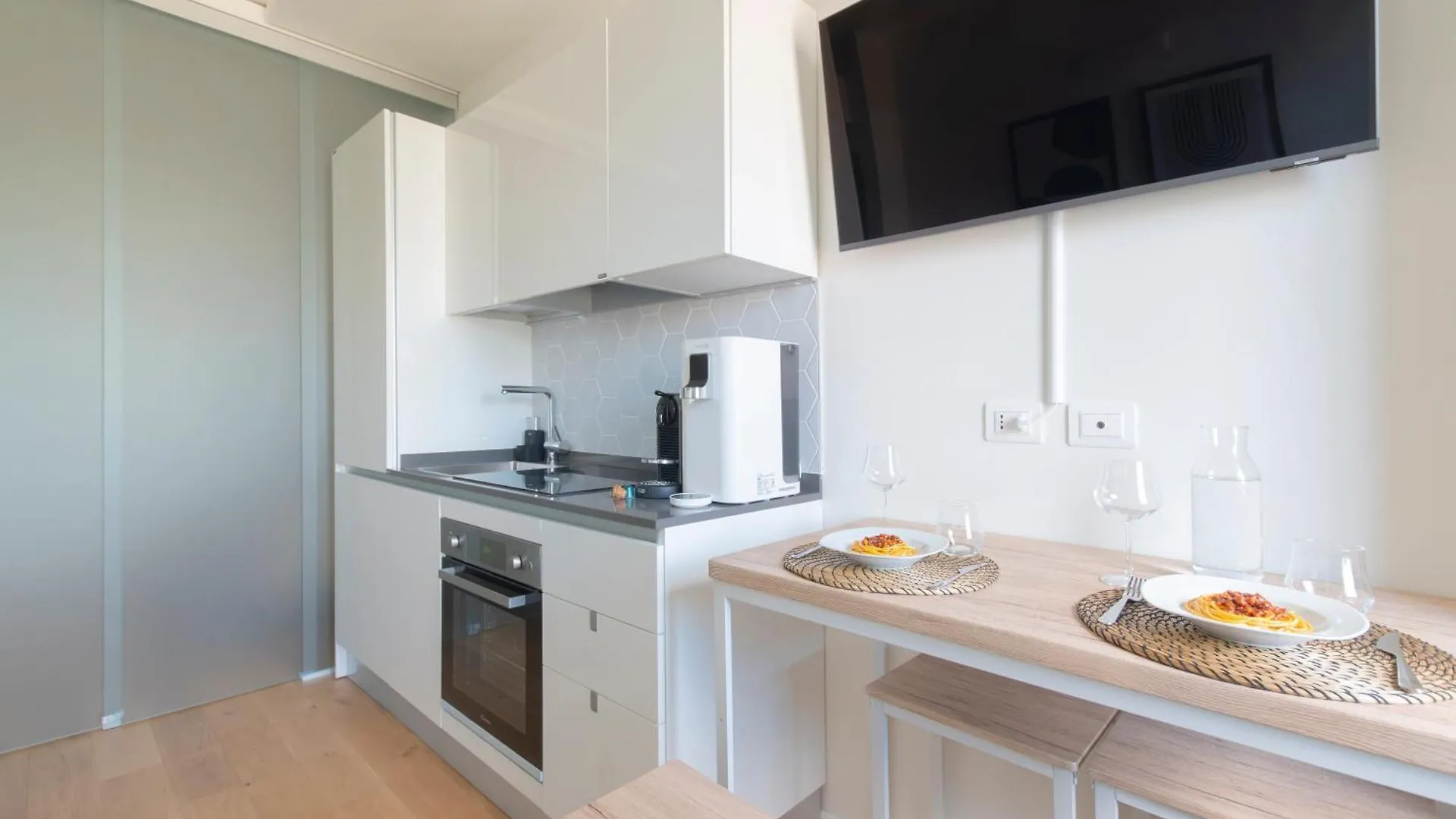 Modern & Stylish Near Isola & Central Station Milano