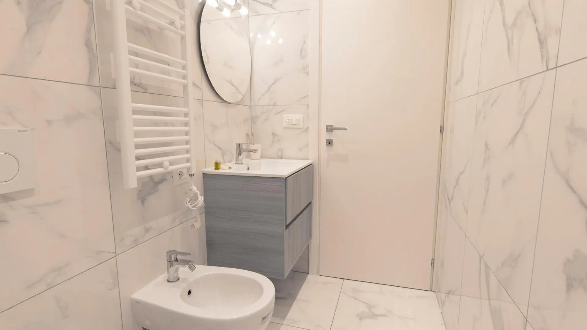 Modern & Stylish Near Isola & Central Station Milano 0*,  Italia